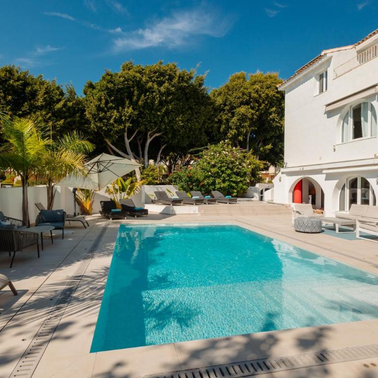 Marbella, Costabella - Beachfront Villa with Heated Pool - Villa frente a la playa - 21