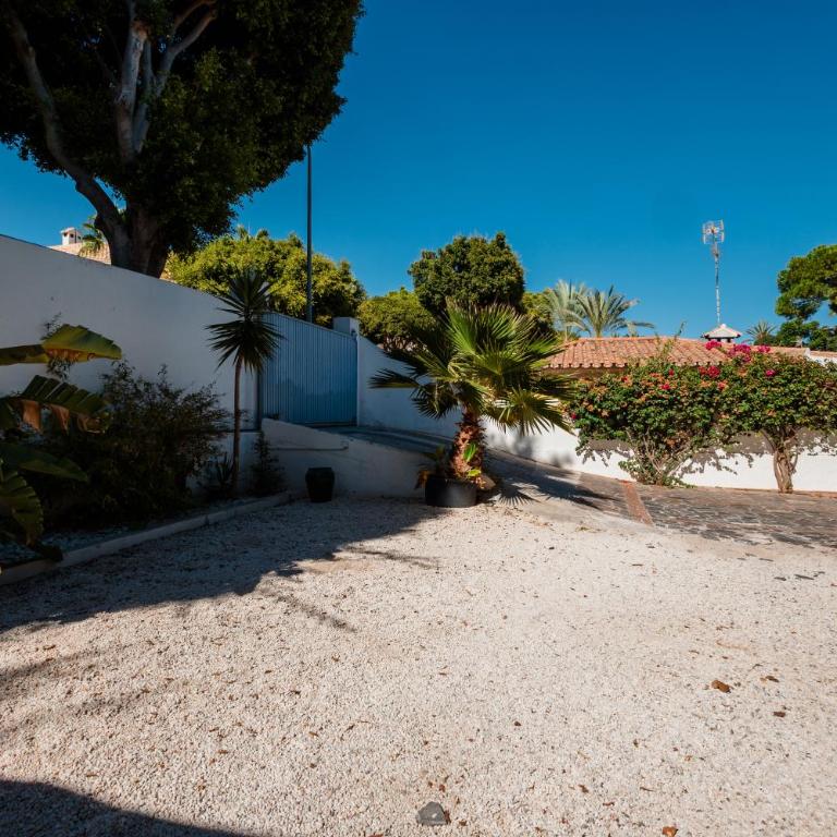 Marbella, Costabella - Beachfront Villa with Heated Pool - Villa frente a la playa - 77