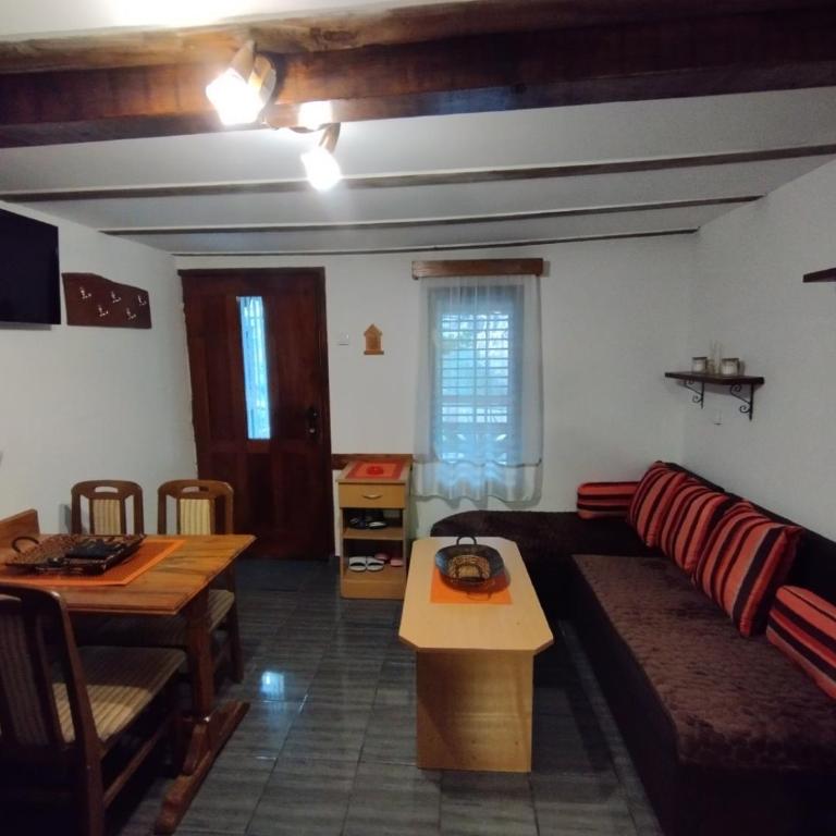 DMK - Kuća sa 2 Spavaće Sobe - 4