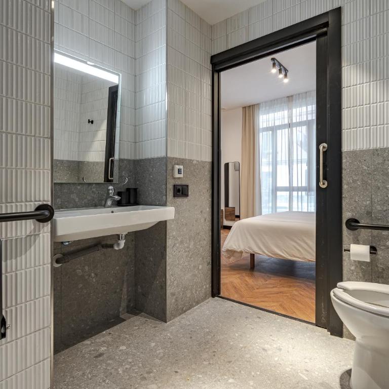 Style Suites by Olala Homes - Habitación Triple adaptada para personas con movilidad reducida - 10