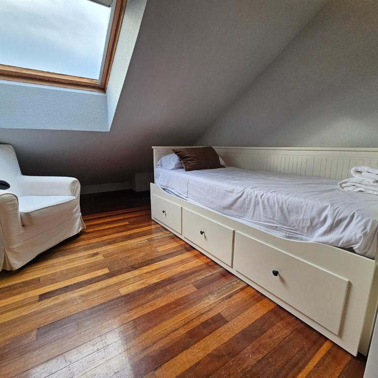 15A04 Duplex y garaje en centro by R2R Consulting - Three-Bedroom Apartment - 16