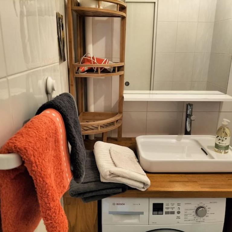 Cozy Studio Bastille with balcony & FAN !!! - One-Bedroom Apartment - 5