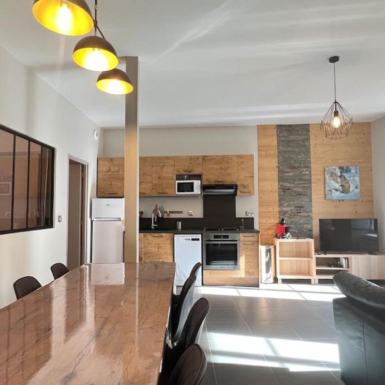 Joli T3 rénové ds une villa 1900 - Appartement 2 Chambres - 1