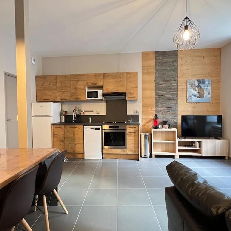 Joli T3 rénové ds une villa 1900 - Appartement 2 Chambres - 14