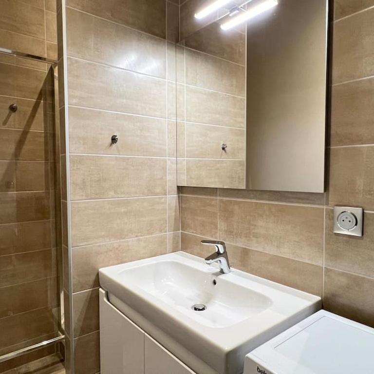 Joli T3 rénové ds une villa 1900 - Appartement 2 Chambres - 16