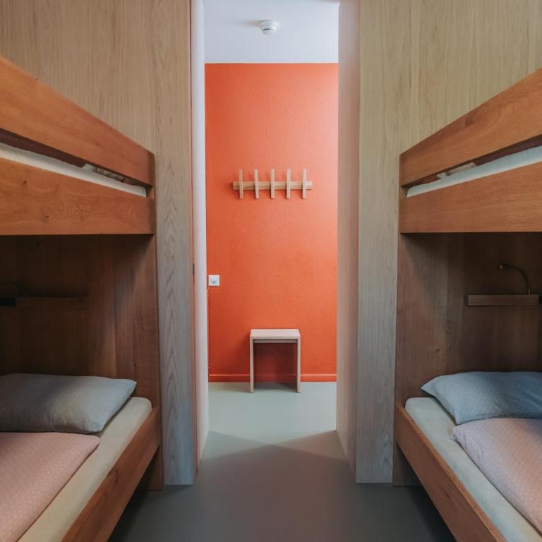 Montreux Youth Hostel - 6-Bett-Zimmer mit Gemeinschaftsbad - 5