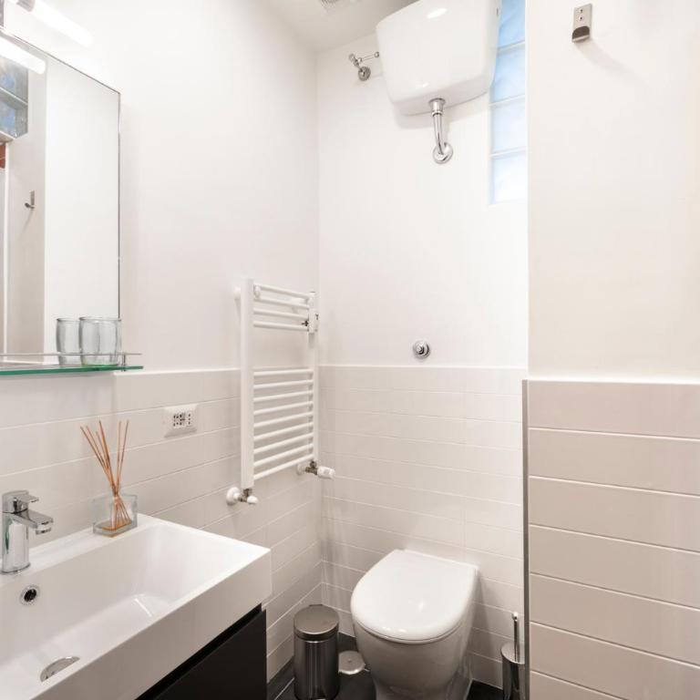 Cozy flat 2 bedrooms 2 bathrooms with balcony - Appartamento con 2 Camere da Letto - 18