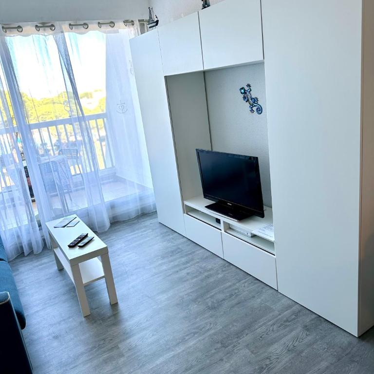 Studio vue port, parking privé, terrasse, clim - Studio - Vue sur Mer - 11