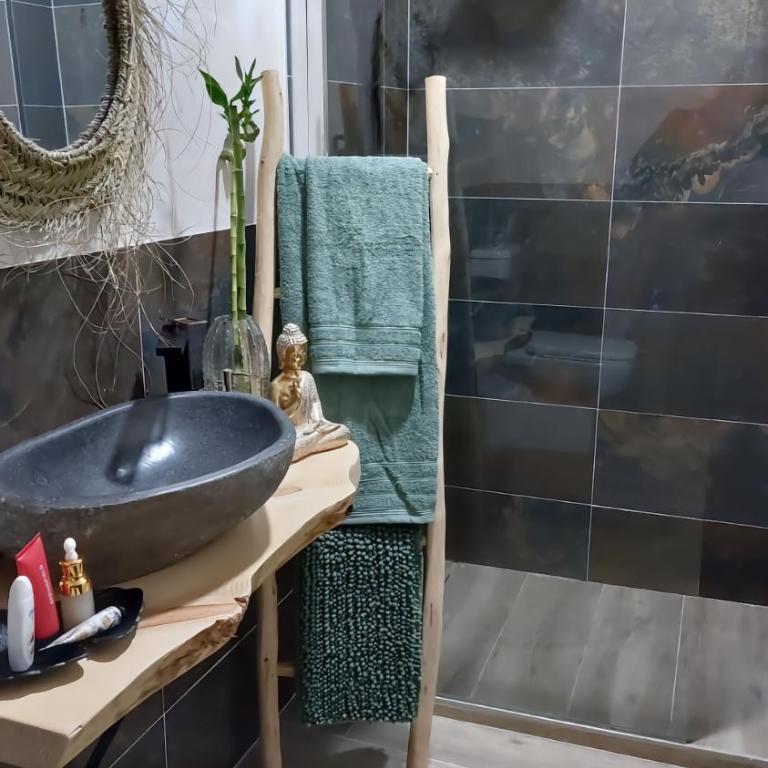 Apartamento completo distancia 350m Chamartin - One-Bedroom Apartment - 16