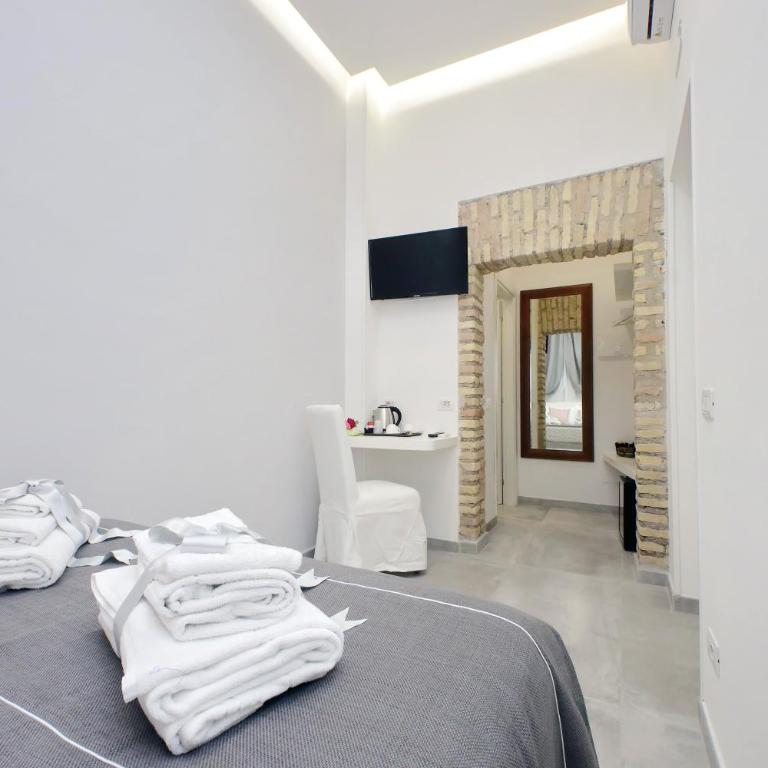 Roman Holiday Suites - Camera Matrimoniale Standard - 5