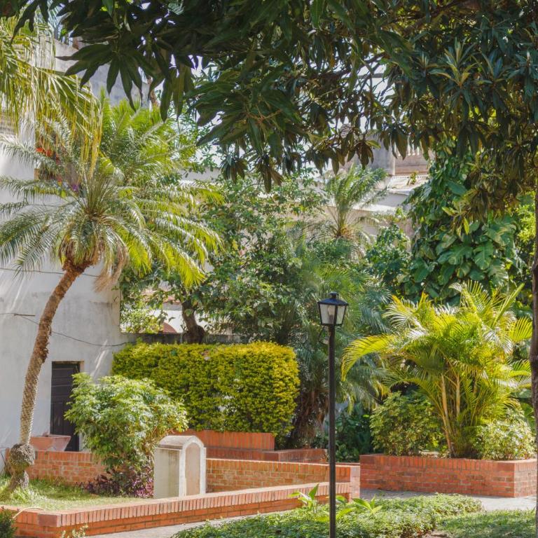Alojamiento en pleno centro de Corrientes - Habitación Cuádruple - vistas al jardín - 12