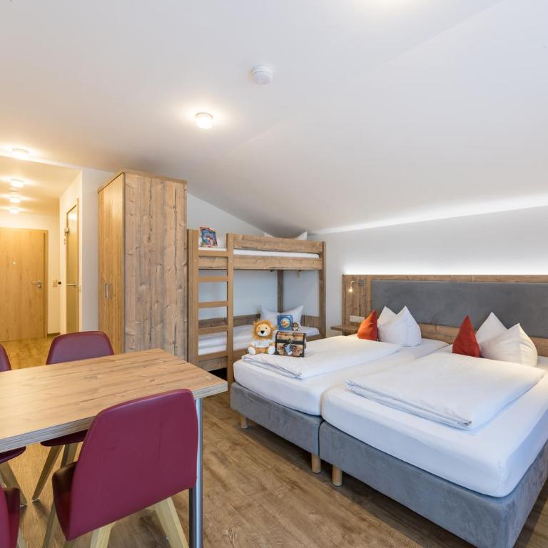 Familienhotel Löwen - Familienzimmer mit Bergblick - 4