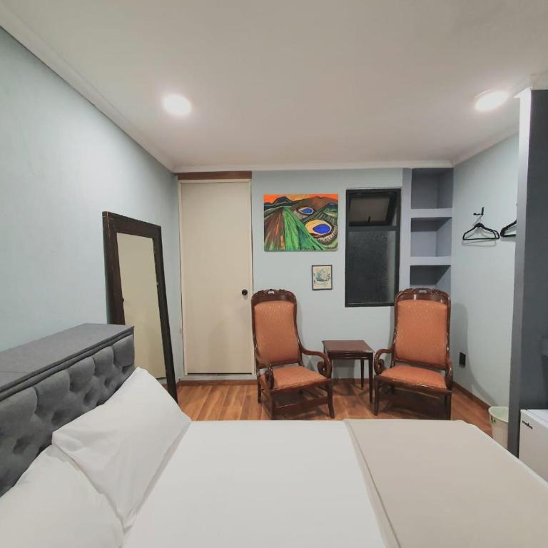 Lindas Suites Eugenio Sue - Double Room with Private Bathroom - 5