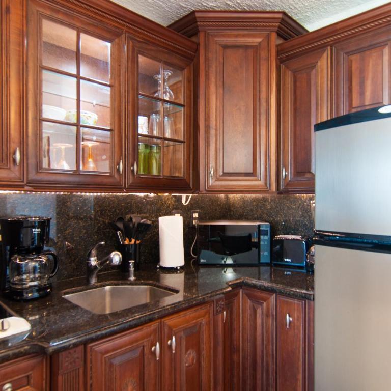 Solymar Condo Beach Resort by Casago - Deluxe King Suite - 5