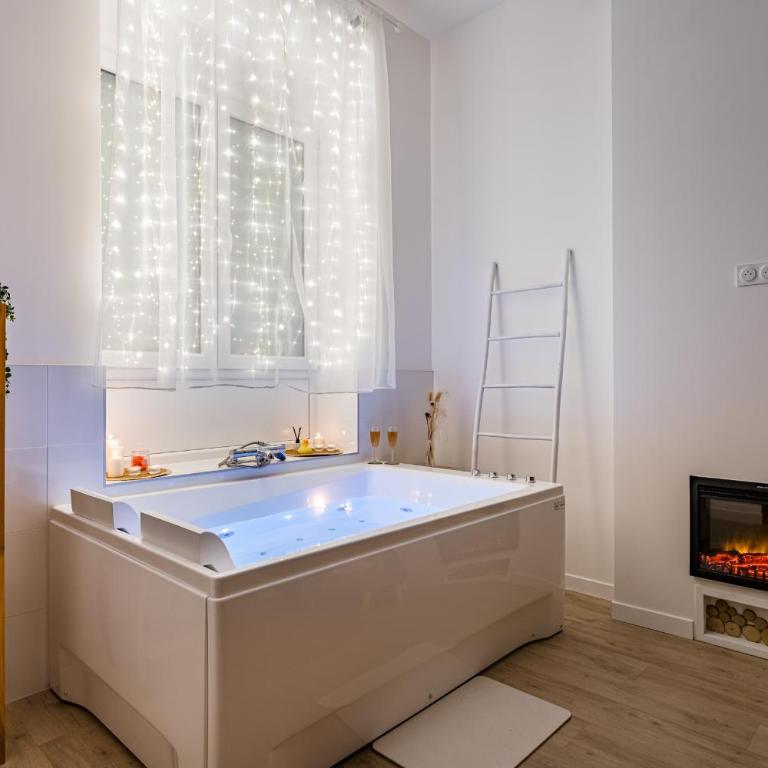 Suite Évasion Céleste Balnéo et Ciné proche Zénith - Appartamento con 1 Camera da Letto - 7