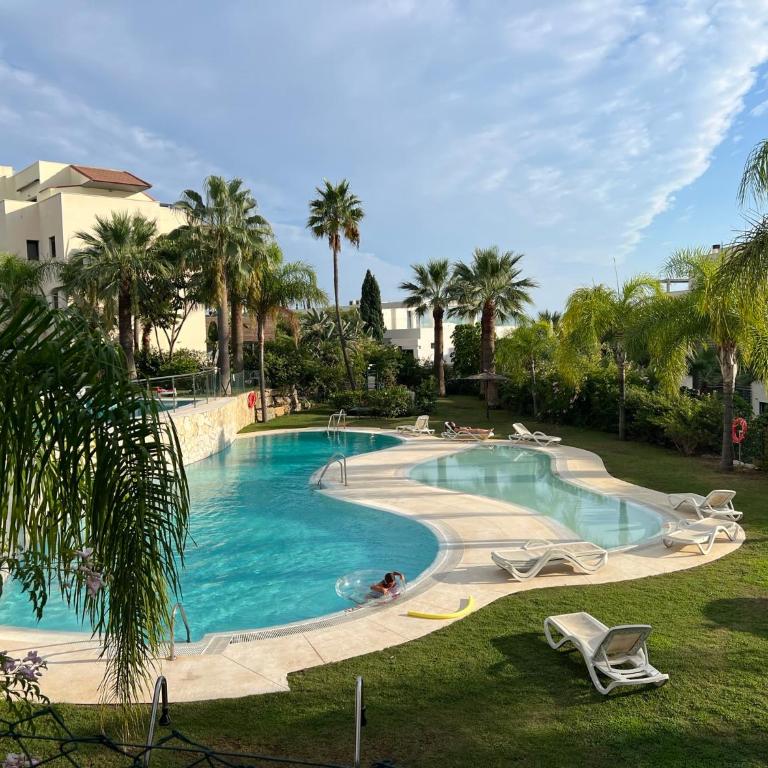Amazing Two Bedroom Apartment in Los Flamingos, Marbella - Apartamento de 2 dormitorios - 8