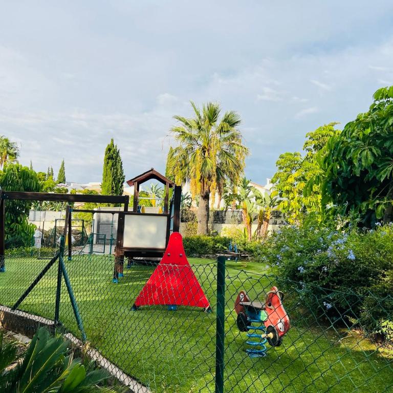 Amazing Two Bedroom Apartment in Los Flamingos, Marbella - Apartamento de 2 dormitorios - 5