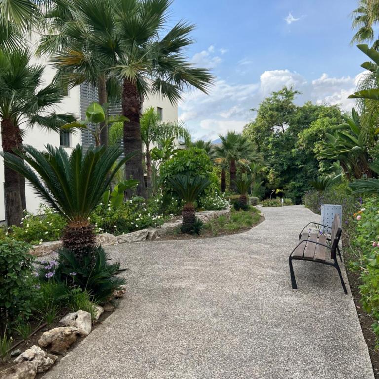 Amazing Two Bedroom Apartment in Los Flamingos, Marbella - Apartamento de 2 dormitorios - 6