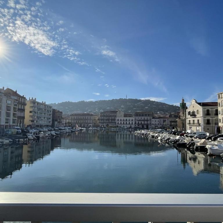Joli T2 climatisé proche centre avec parking privé et loggia - Sète - FR-1-338-544 - Apartment - 14