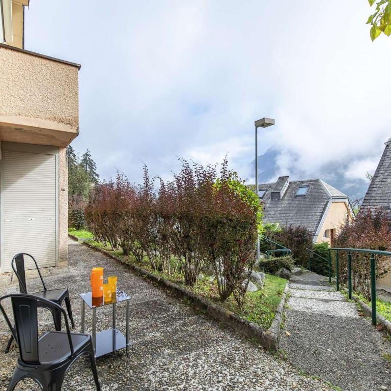 Chalet mitoyen avec terrasse et parking à Cauterets - FR-1-401-269 - Chalet - 7