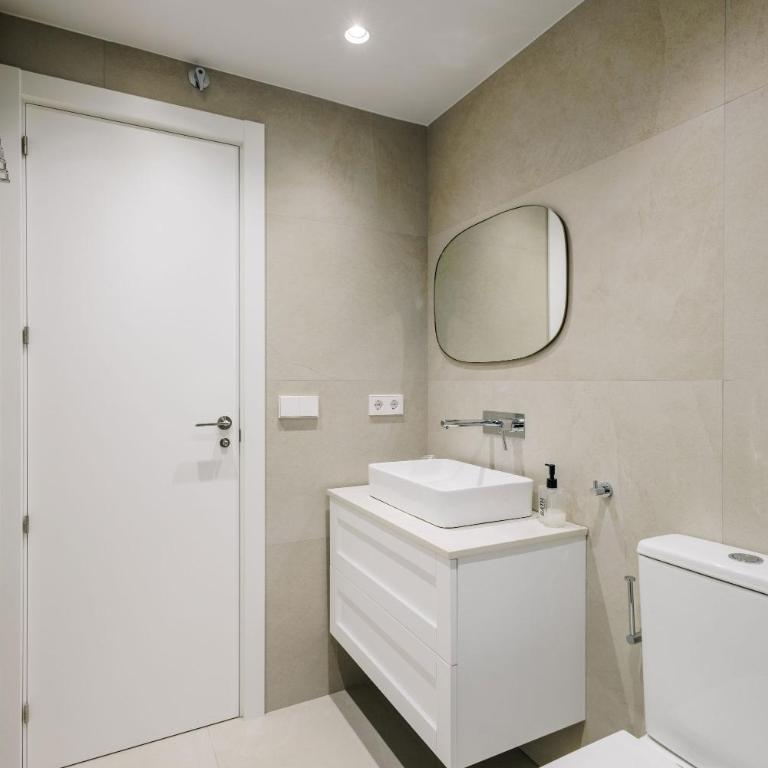 BEAUTIFUL APARTMENT IN THE HEART OF MADRID - One-Bedroom Apartment - 26