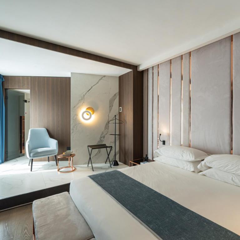 Agra Suites - Deluxe Double Room - 3