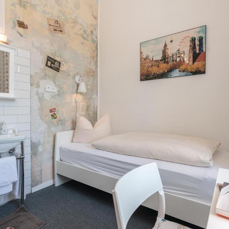 Hotel-Pension am Siegestor - Einzelzimmer mit Gemeinschaftsdusche und -WC - 8