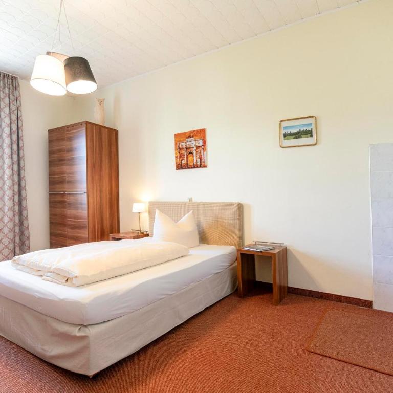 Hotel-Pension am Siegestor - Einzelzimmer mit Gemeinschaftsdusche und -WC - 6