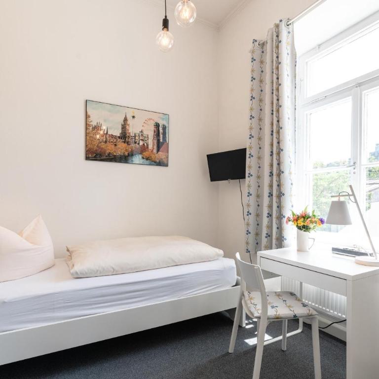 Hotel-Pension am Siegestor - Einzelzimmer mit Gemeinschaftsdusche und -WC - 1