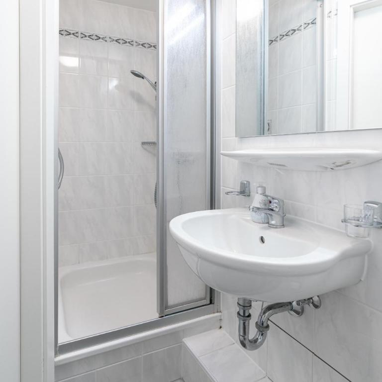 Hotel-Pension am Siegestor - Einzelzimmer mit Dusche - 9