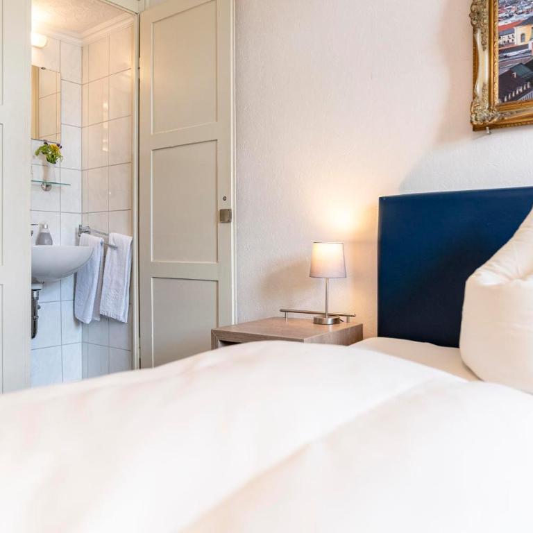 Hotel-Pension am Siegestor - Doppelzimmer mit Gemeinschaftsbad - 6