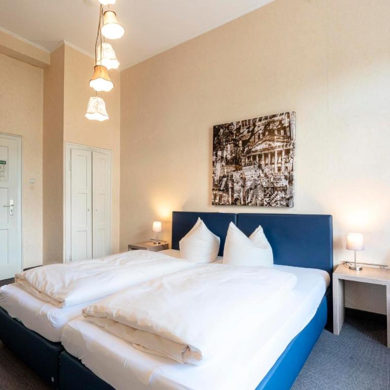 Hotel-Pension am Siegestor - Doppelzimmer mit Gemeinschaftsbad - 1