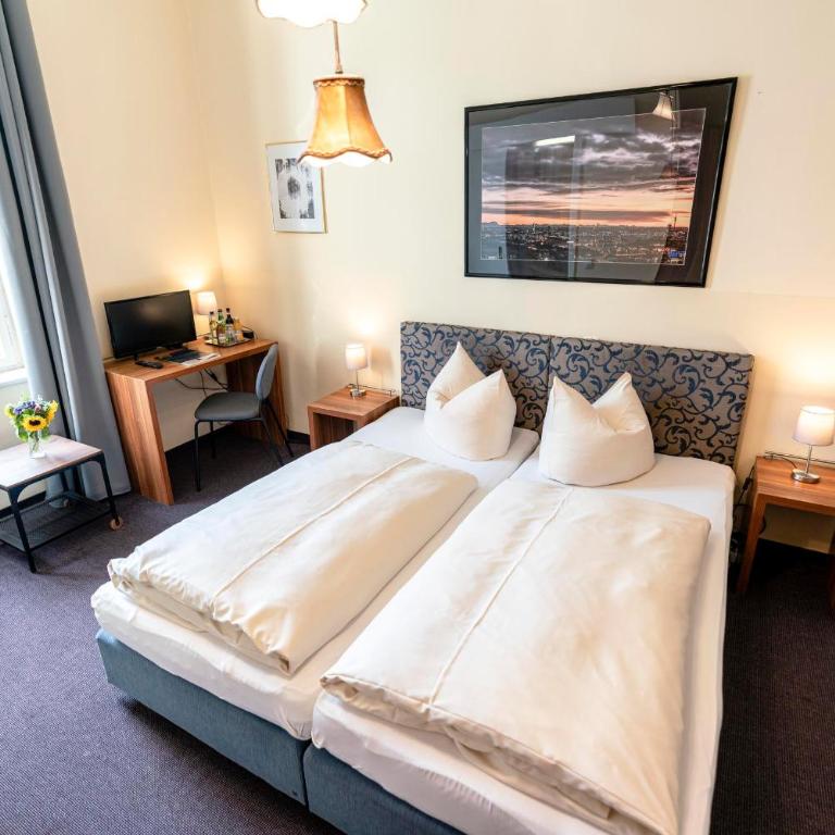 Hotel-Pension am Siegestor - Doppel-/Zweibettzimmer mit Dusche - 9