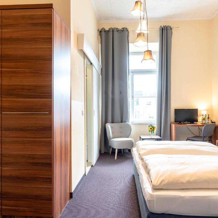 Hotel-Pension am Siegestor - Doppel-/Zweibettzimmer mit Dusche - 5