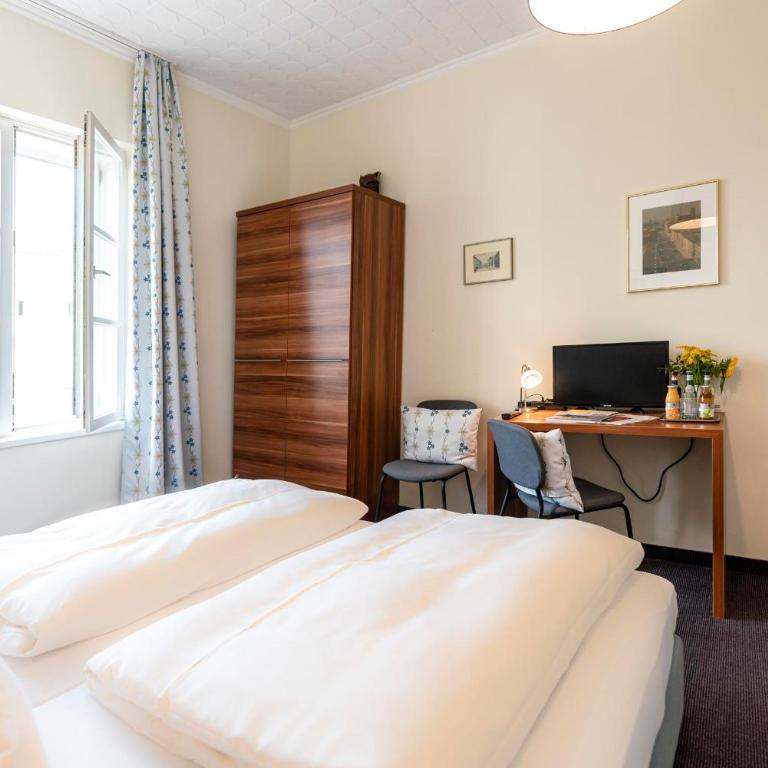 Hotel-Pension am Siegestor - Doppel-/Zweibettzimmer mit Dusche - 11