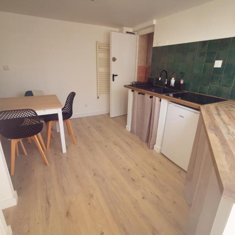 T1 bis, jardin, proche du centre - One-Bedroom Apartment - 9