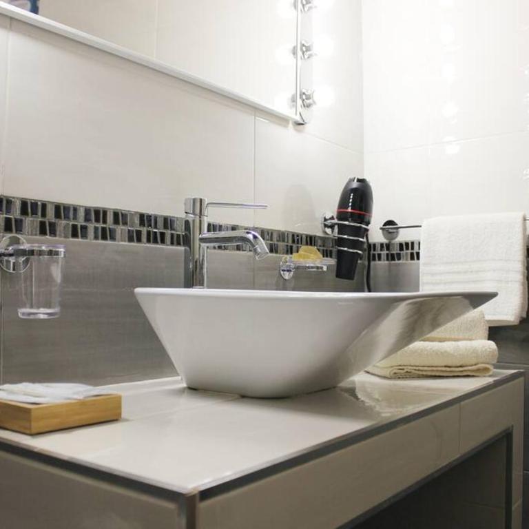 Easy Napoli Duomo (porto , centro storico) - Three-Bedroom Apartment - 5