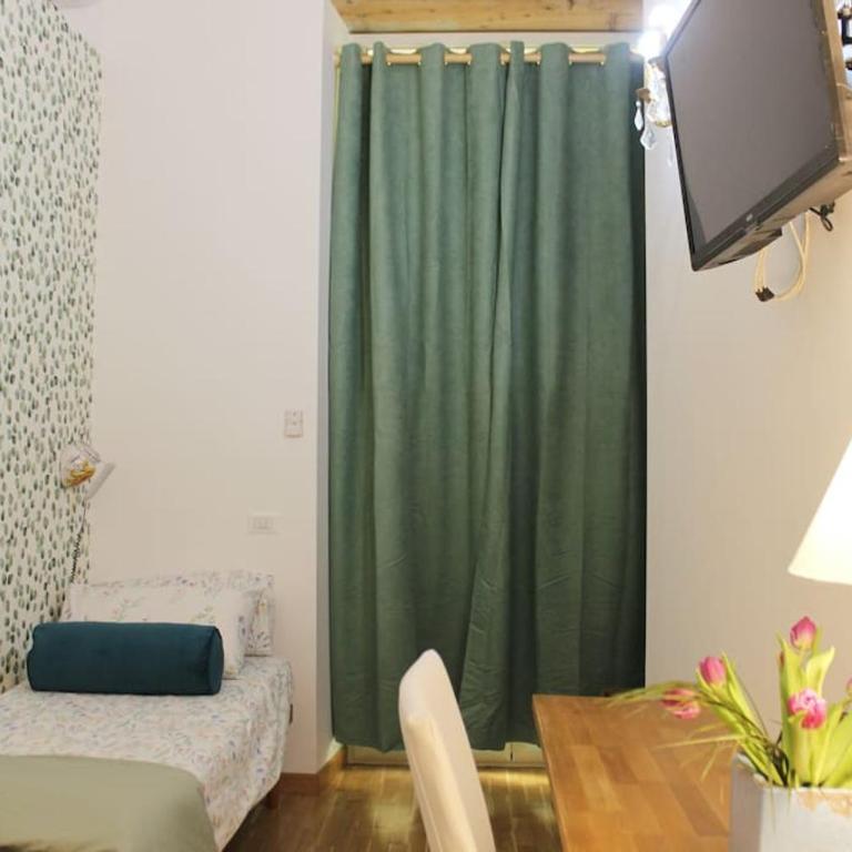Easy Napoli Duomo (porto , centro storico) - Three-Bedroom Apartment - 7