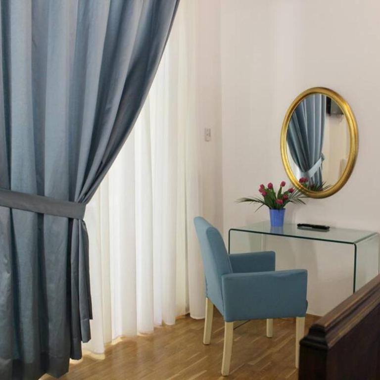Easy Napoli Duomo (porto , centro storico) - Three-Bedroom Apartment - 10