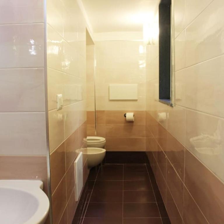 Easy Napoli Duomo (porto , centro storico) - Three-Bedroom Apartment - 11