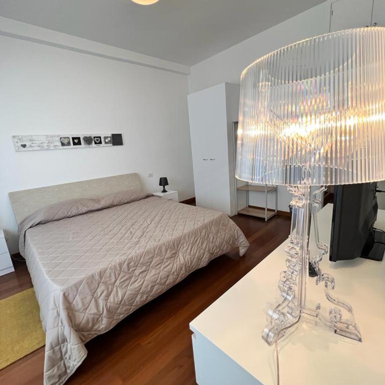 Piazza Italia Luxury Apartment - Appartamento con 2 Camere da Letto - 10