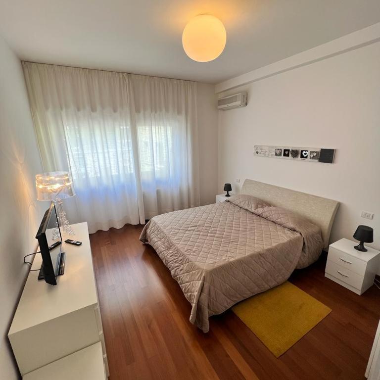 Piazza Italia Luxury Apartment - Appartamento con 2 Camere da Letto - 9