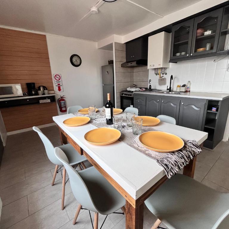 Tierra de Canoeros - Three-Bedroom House - 1