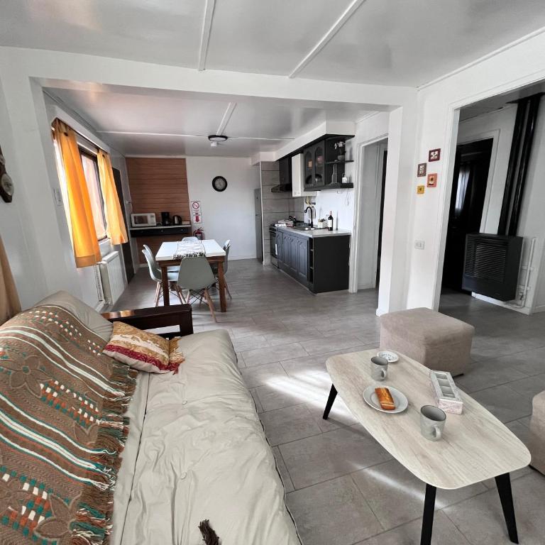 Tierra de Canoeros - Three-Bedroom House - 12