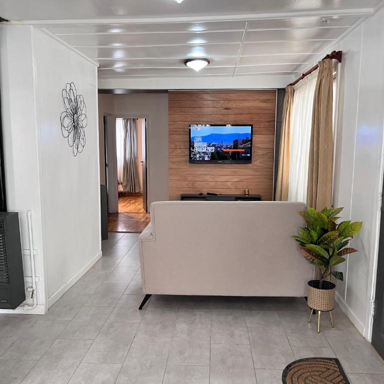Tierra de Canoeros - Three-Bedroom House - 17