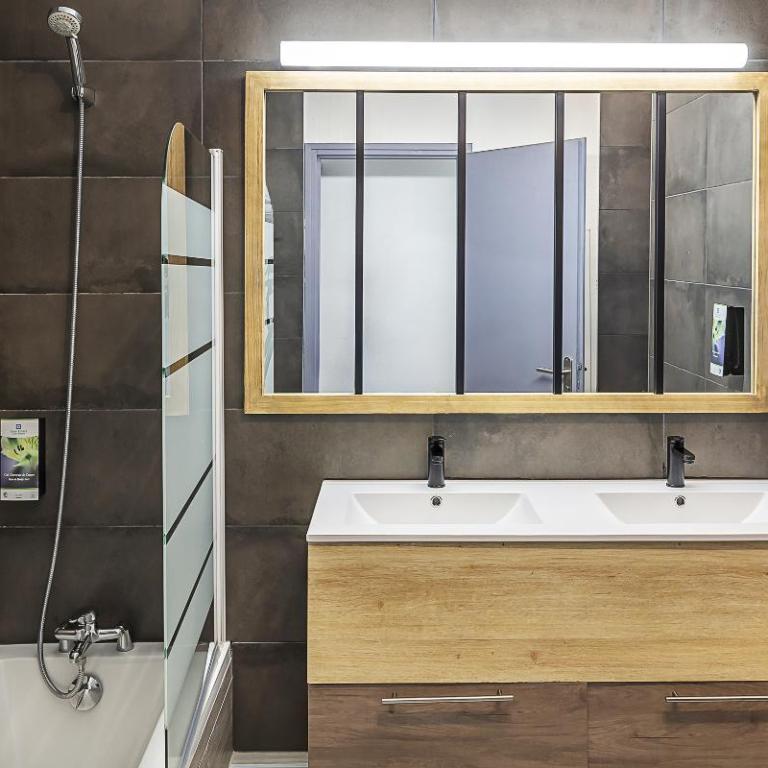 Sure Hotel by Best Western Annecy - Appartement 2 Chambres avec 2 Lits Queen-Size et 1 Lit Simple - Non-Fumeurs - 6