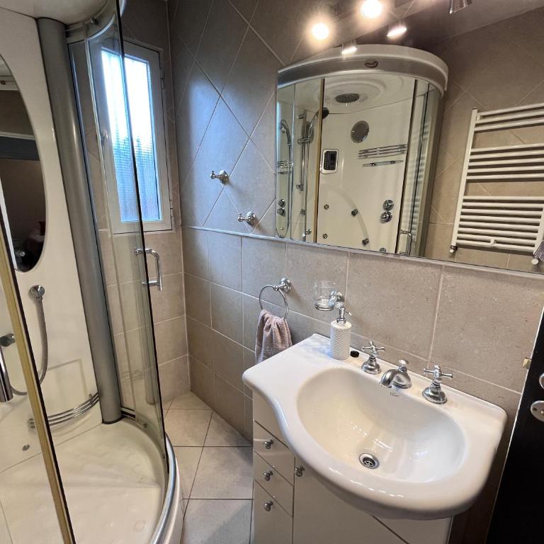 Tierra de Canoeros - Three-Bedroom House - 30