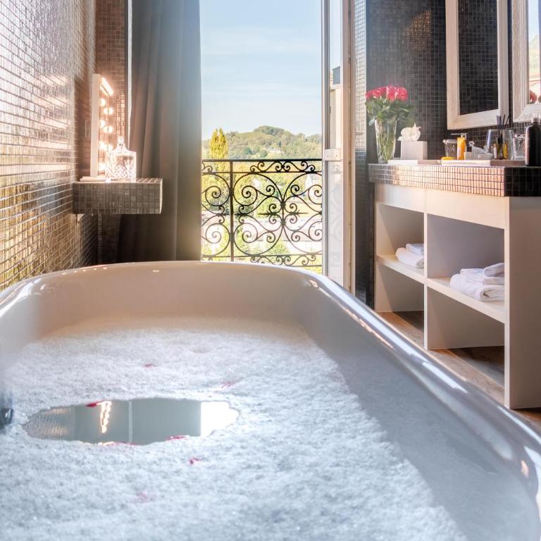 Belfry & Spa by Ligne St Barth - Suite Junior avec Balcon et Accès Gratuit au Spa - Vue sur Sanctuaire - 3