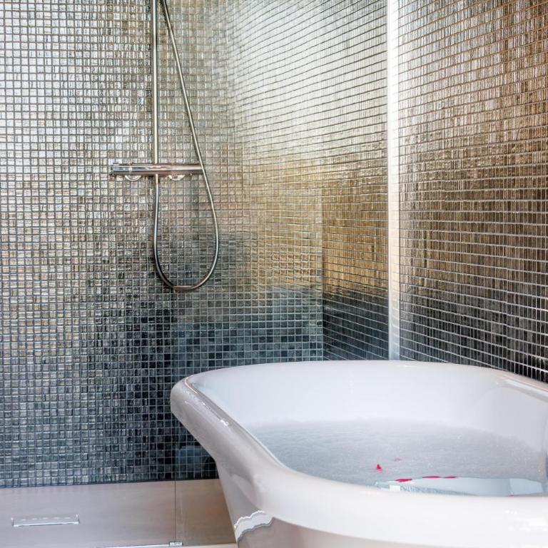 Belfry & Spa by Ligne St Barth - Suite Junior avec Balcon et Accès Gratuit au Spa - Vue sur Sanctuaire - 14