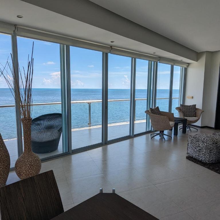 Peninsula Luxury Apartments with ocean front and espectacular views - no pets - Three-Bedroom Apartment - 22